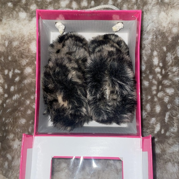 My first weitzmans baby faux fur booties 6-9mo - Picture 4 of 8